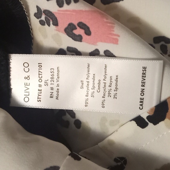 Olive & Co eco friendly scrub top - Picture 8 of 8